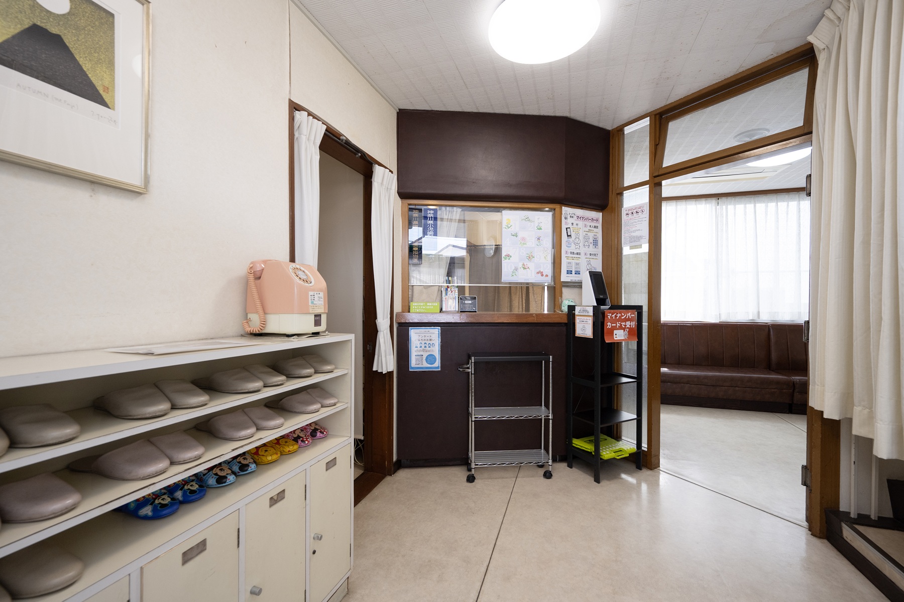 宮歯科医院の受付・待合室